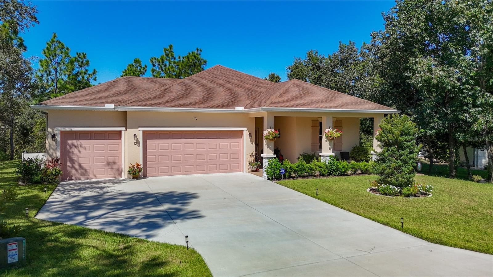 12 Dahlia Court S photo 05