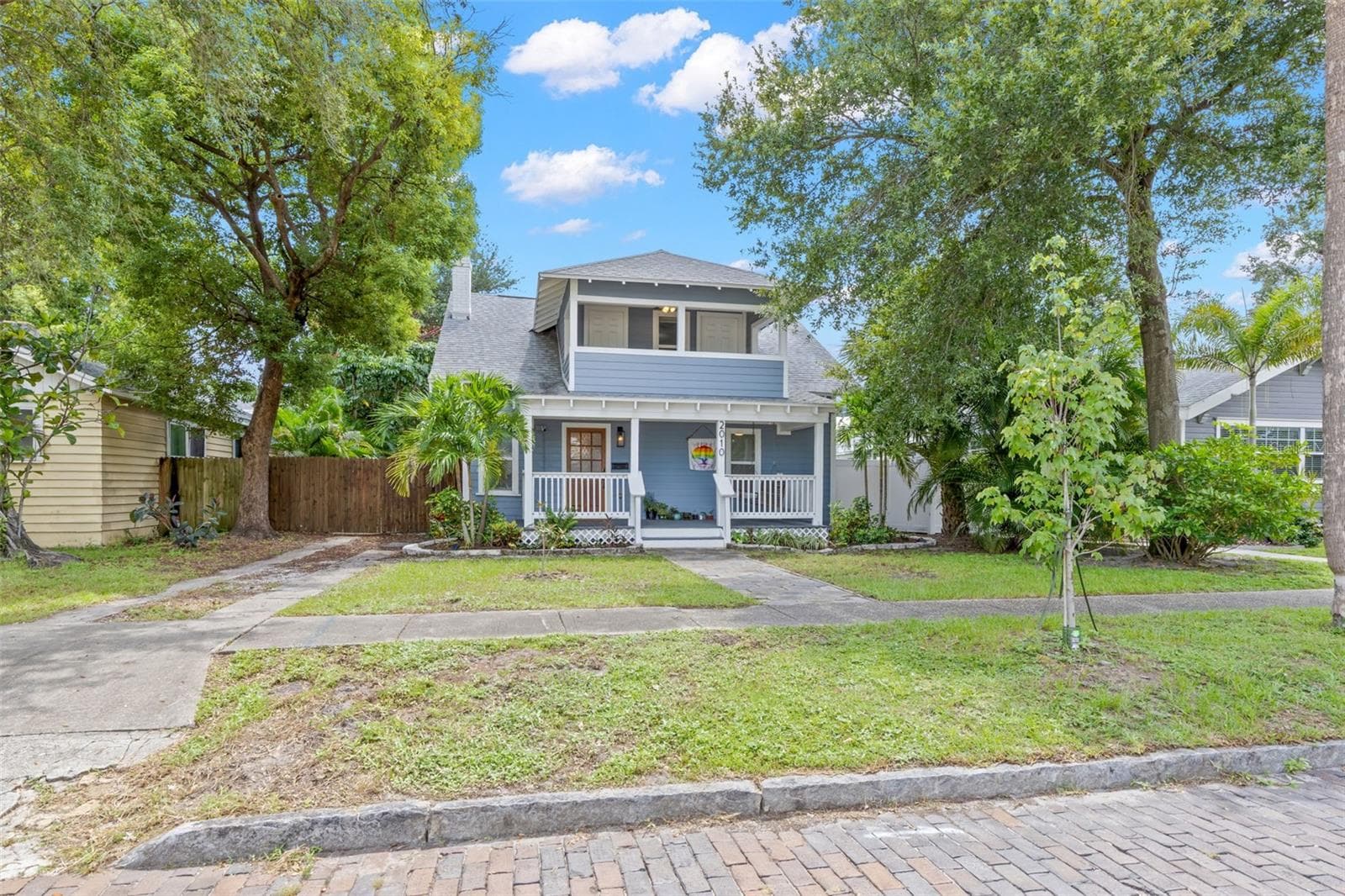 2010 Dartmouth Avenue N photo 02