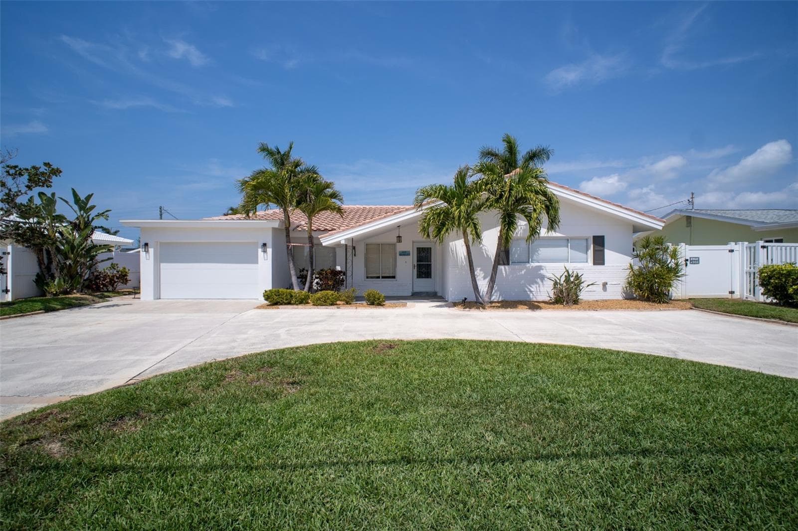 2220 E Vina Del Mar Boulevard photo 02