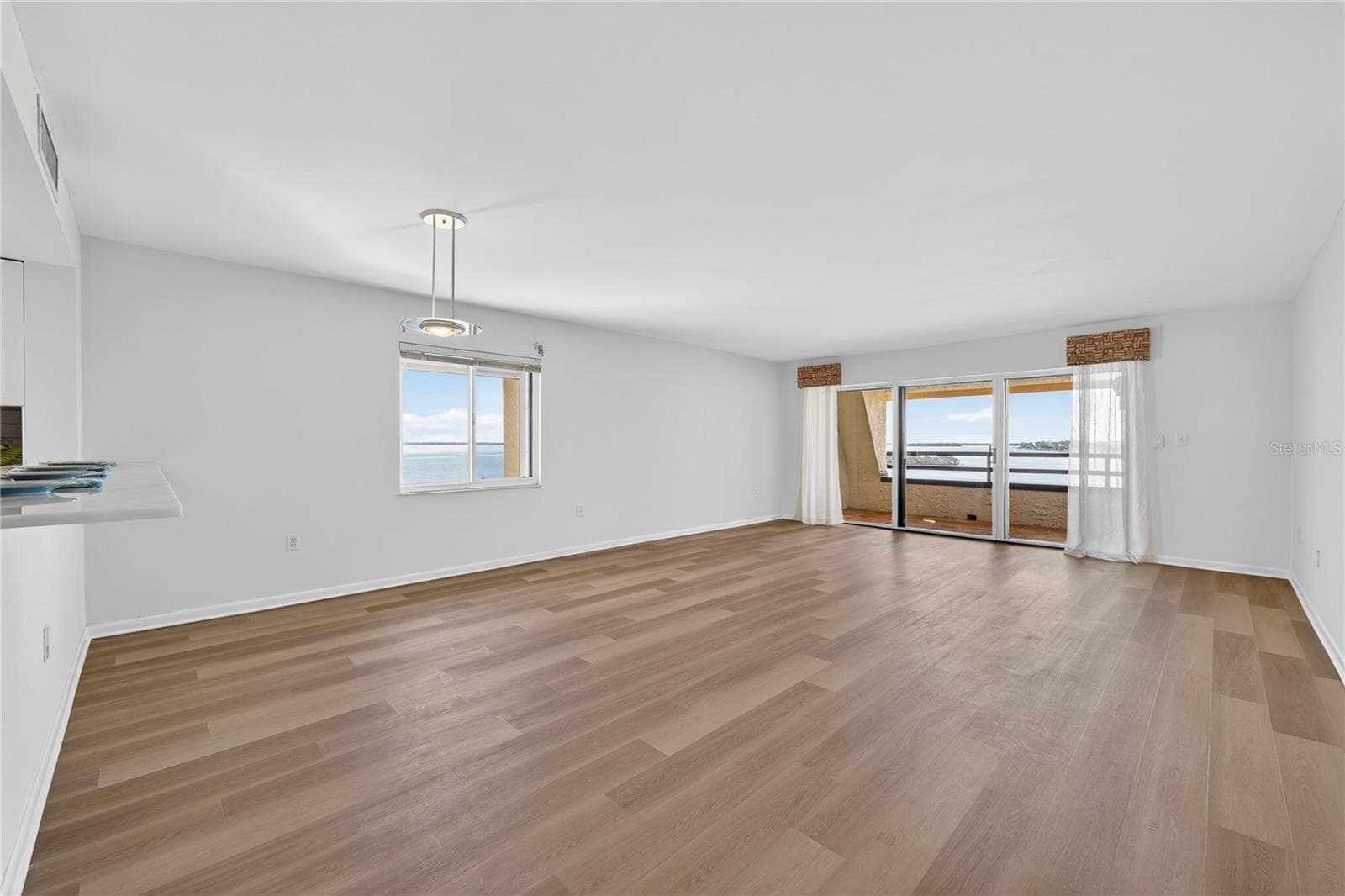 138 1st Street E 302 photo 05