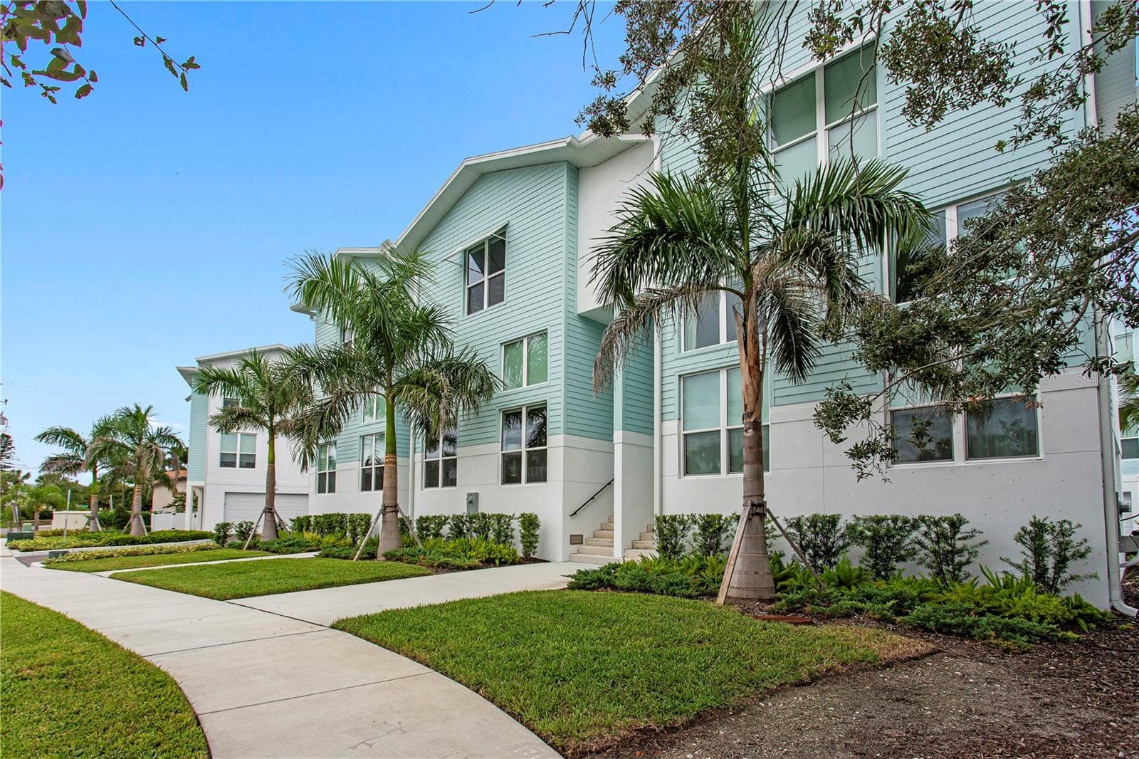 3826 Pompano Drive SE photo 02