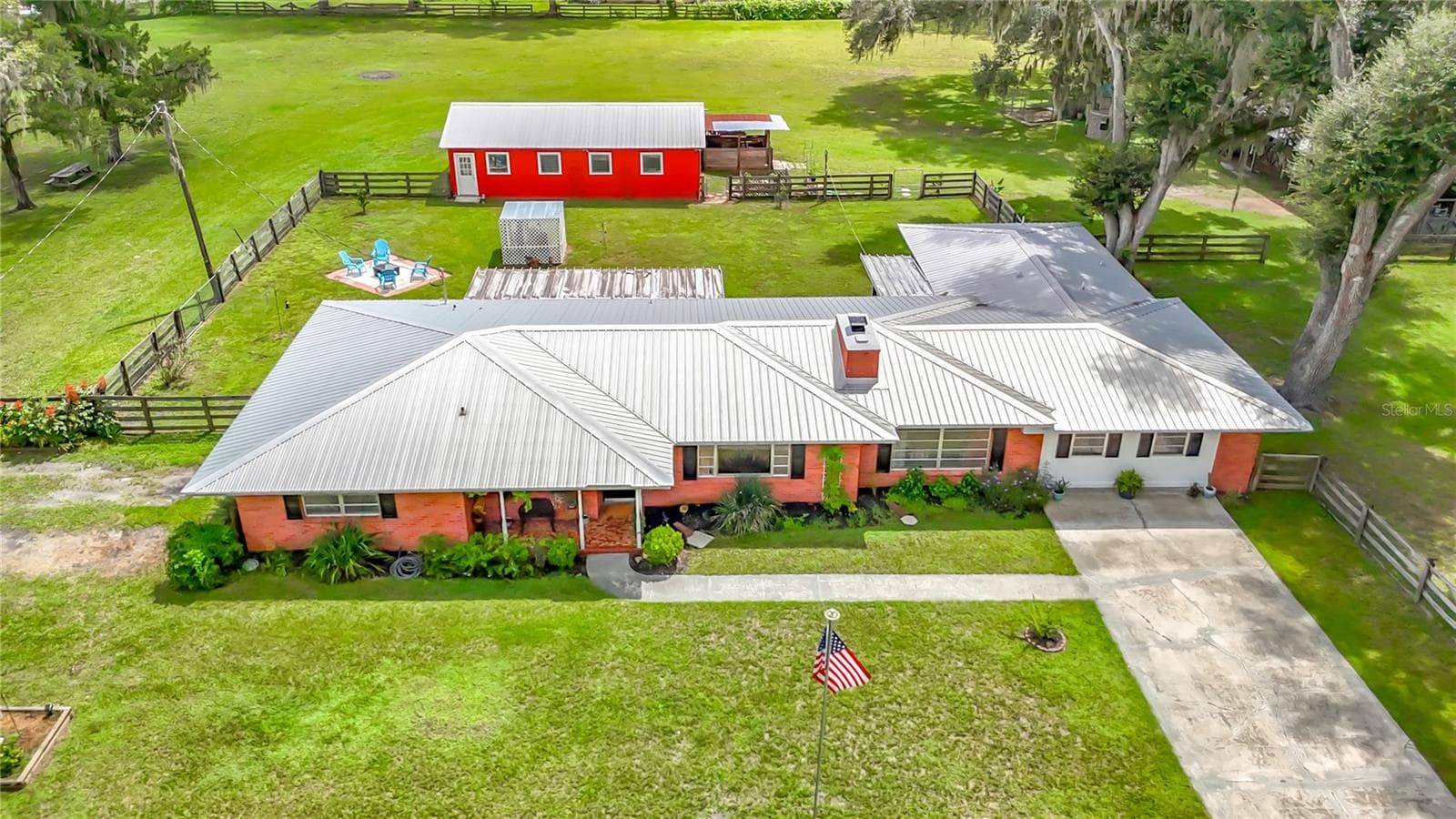 1644 W Socrum Loop Road photo 02