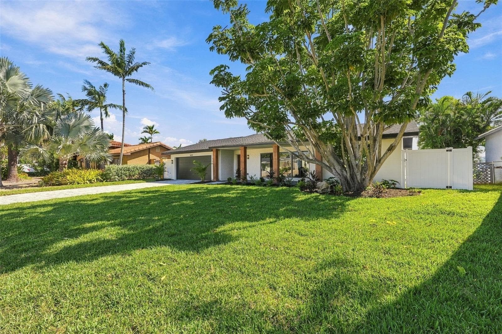 3031 E Vina Del Mar Boulevard photo 02