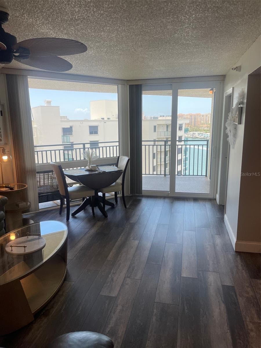 690 Island Way 1112 photo 03