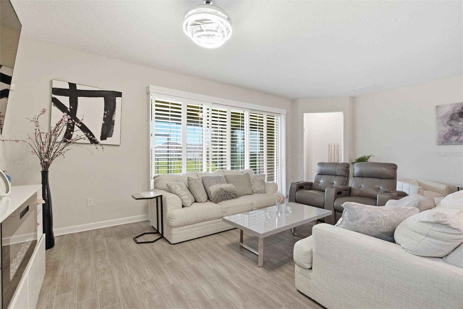 1077 Downswing Pl photo 07