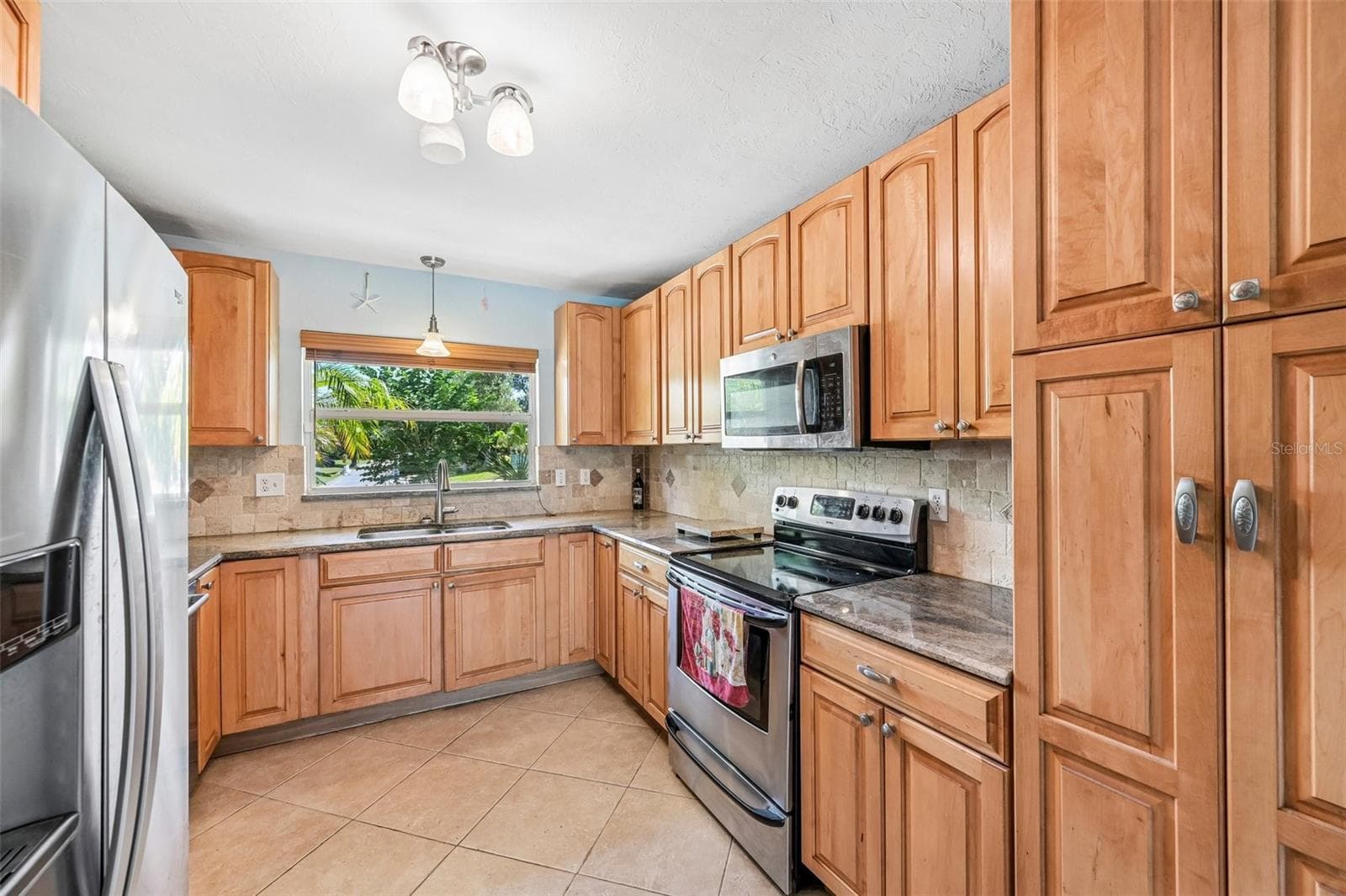 2400 S Brink Avenue photo 06