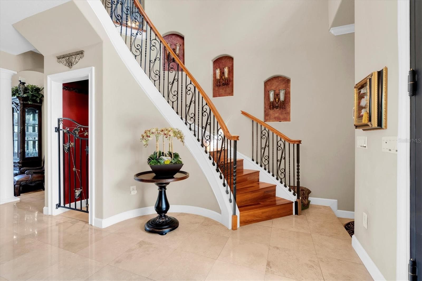 2861 Roehampton Close photo 06