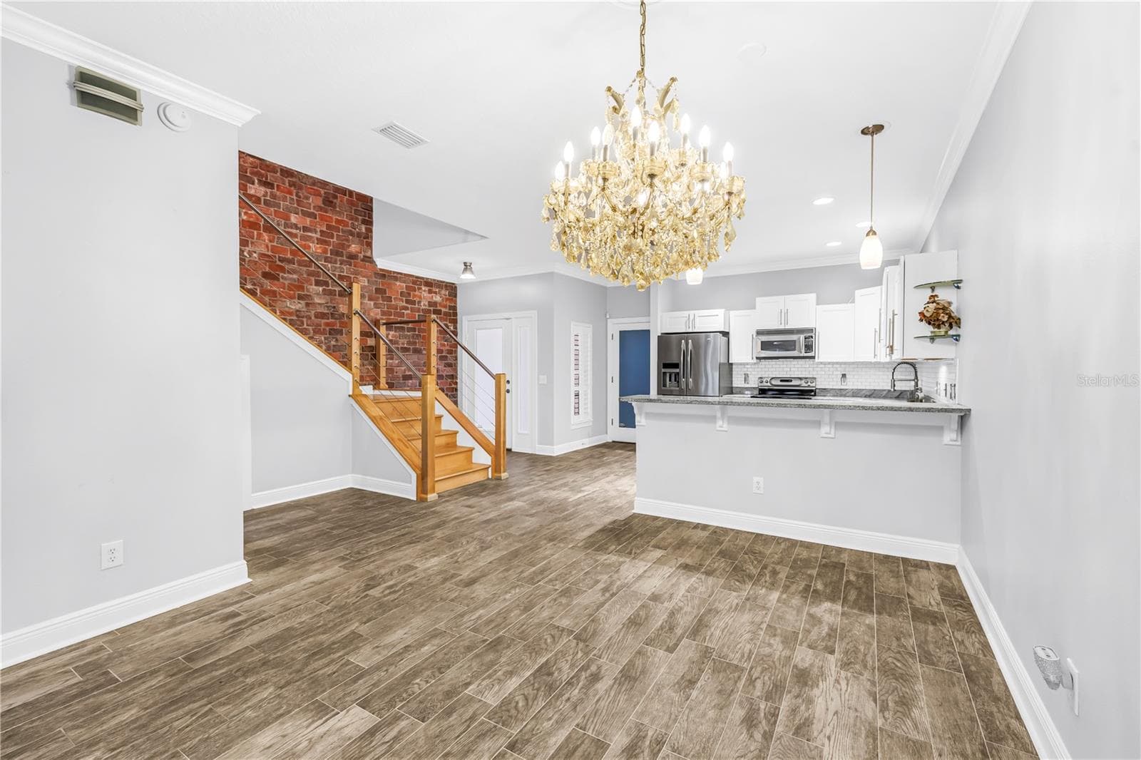 409 Barcelona Drive photo 03