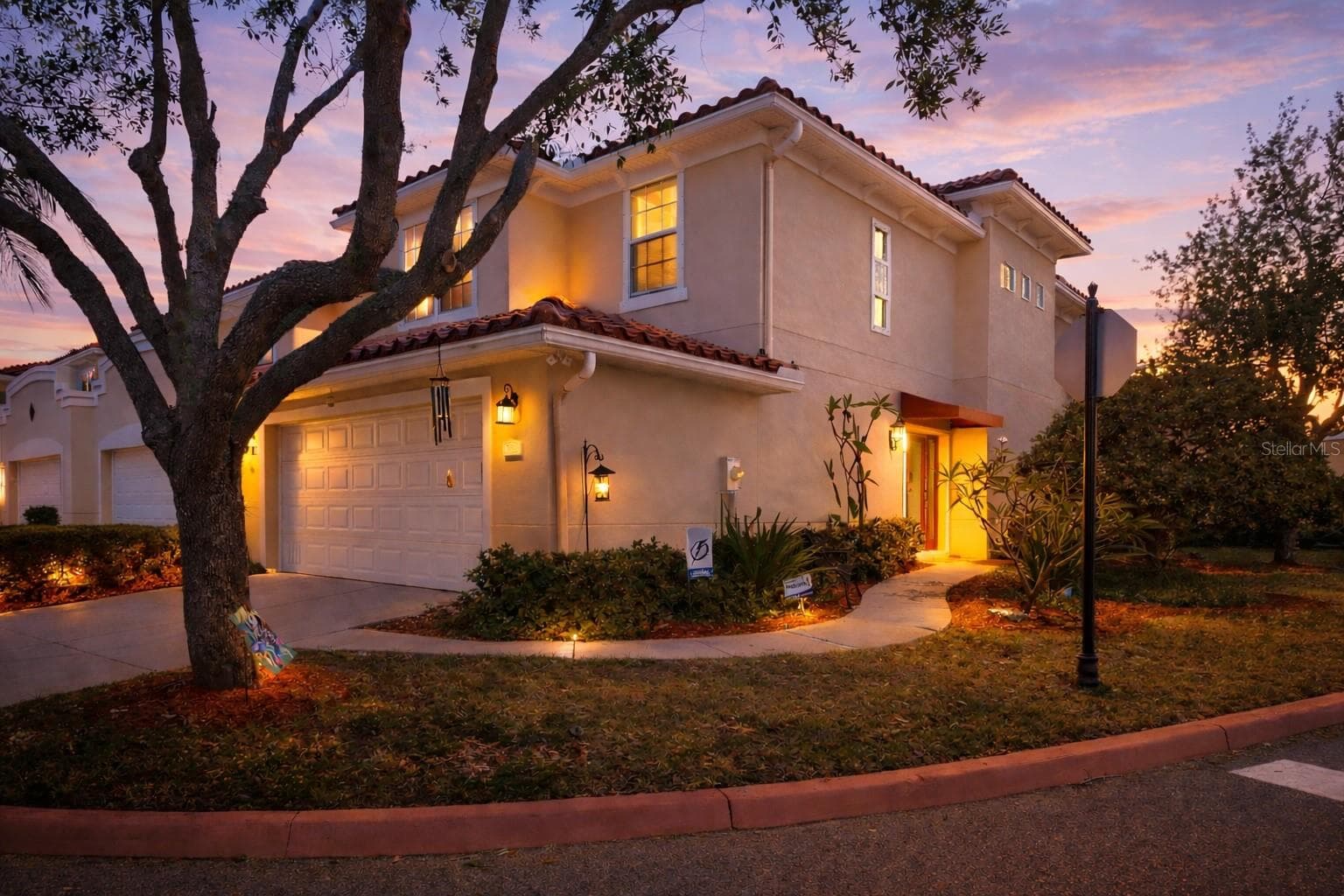 208 Valencia Circle photo 06