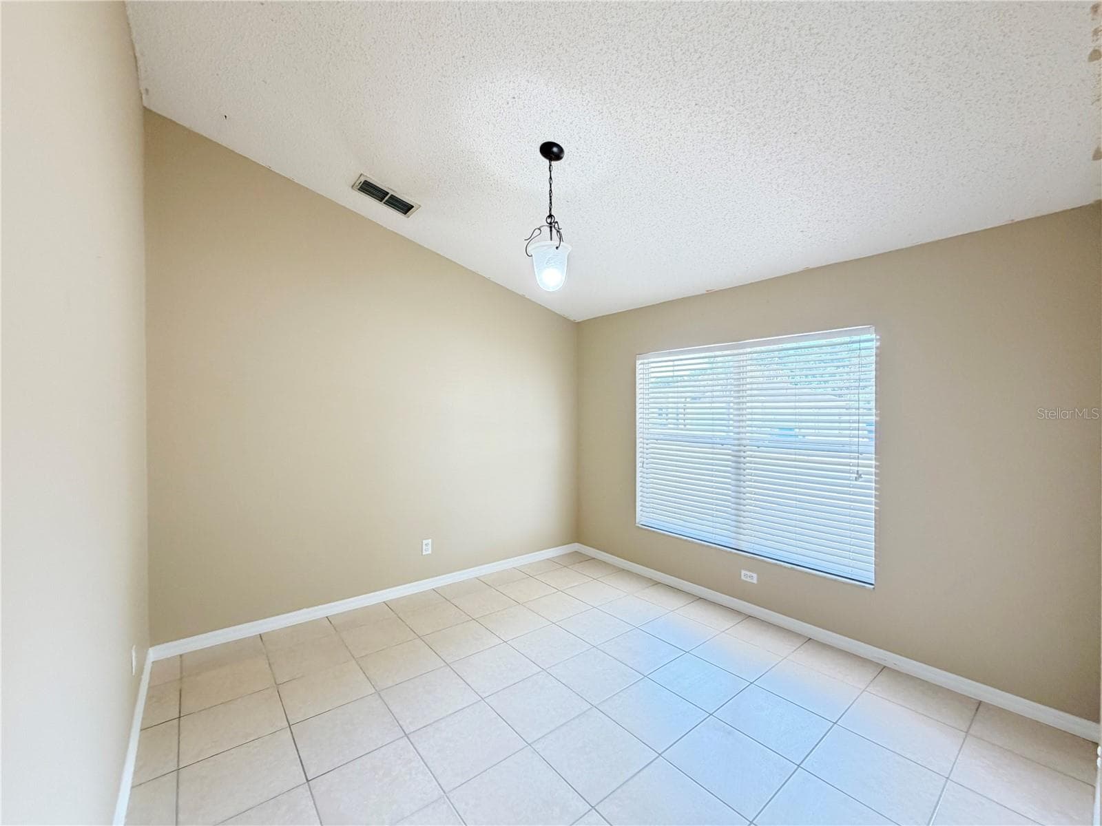 1104 Stratton Avenue photo 04