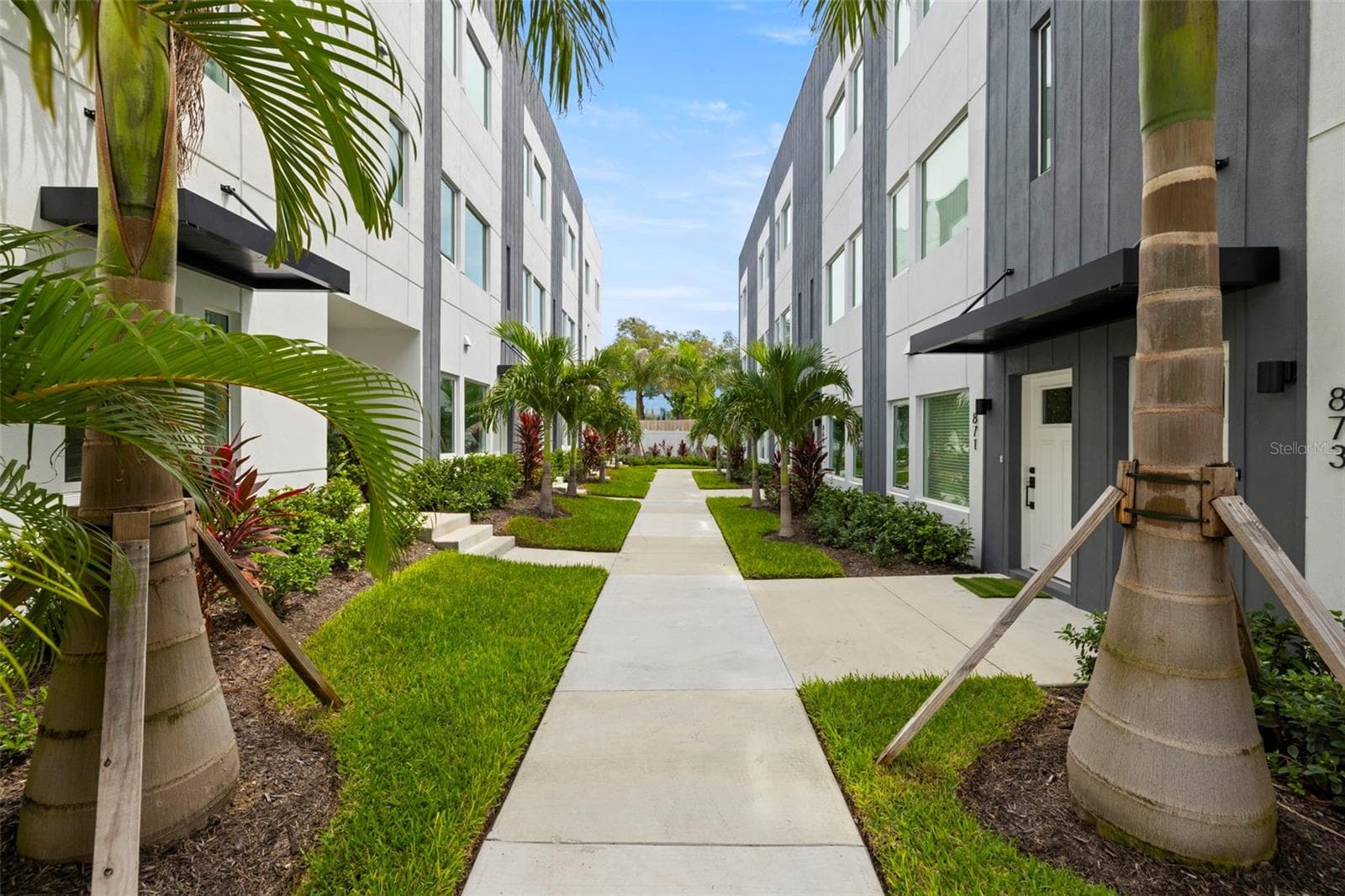 865 S 6 Avenue S 17