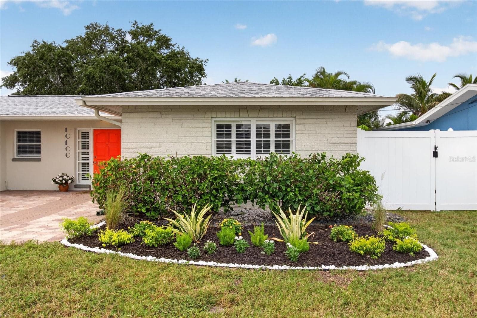 10100 Paradise Boulevard photo 04