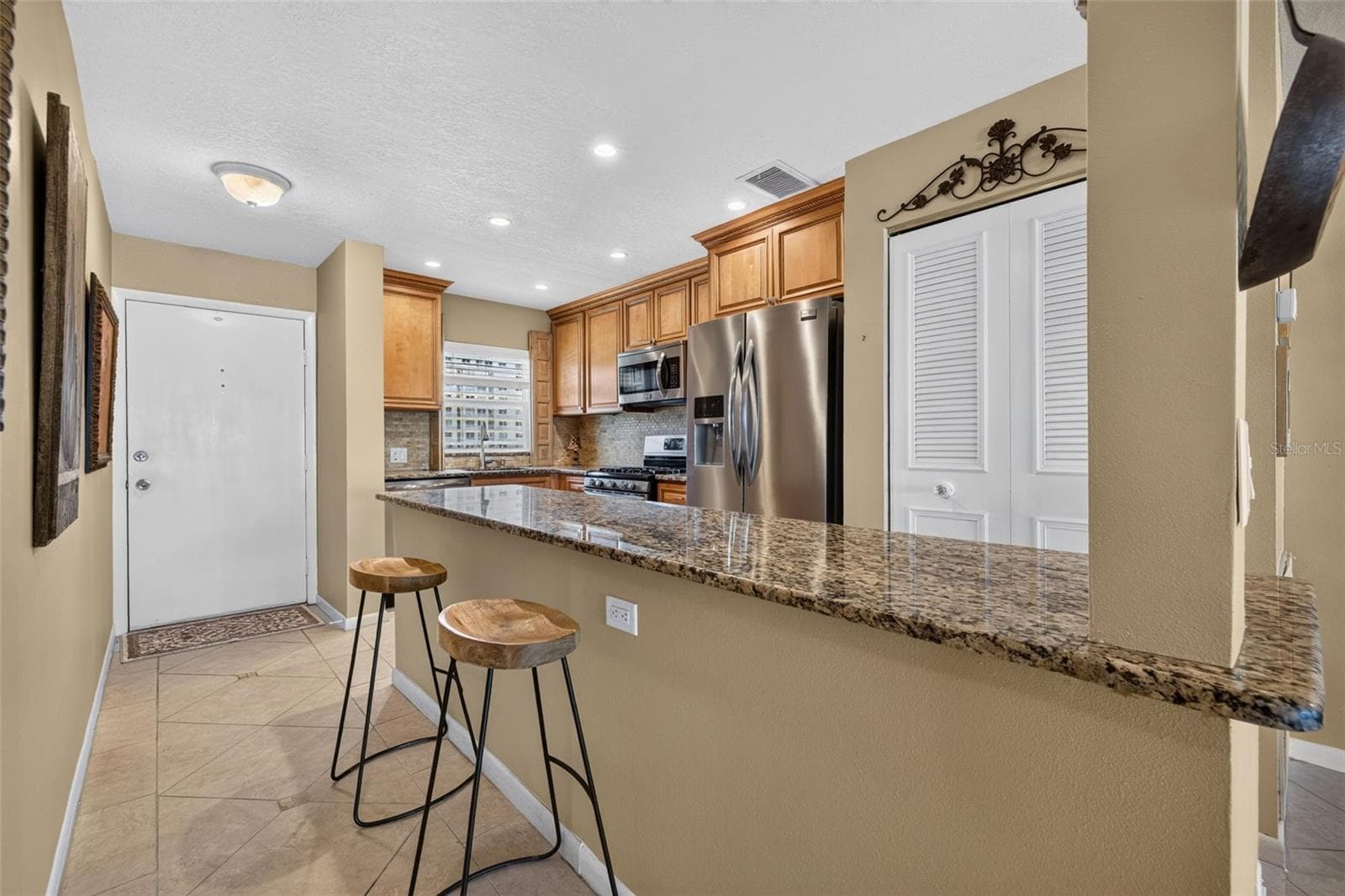 6075 Shore Boulevard S 512 photo 05