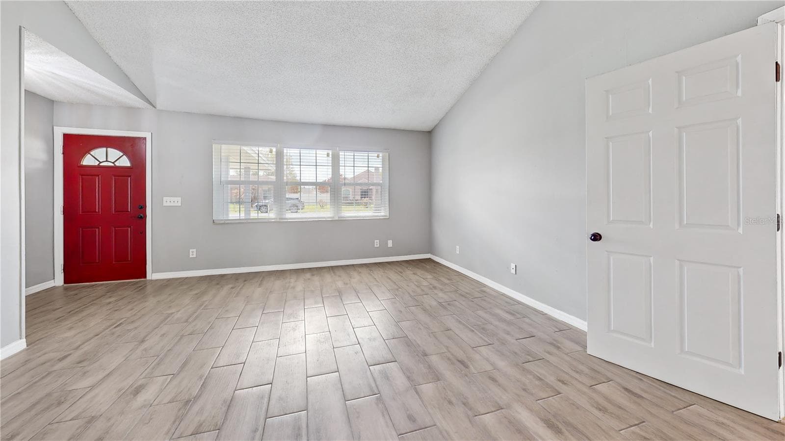 305 Medina Court photo 04