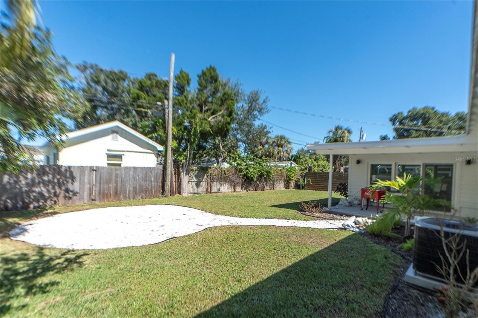 4811 Del Rio Way S photo 04