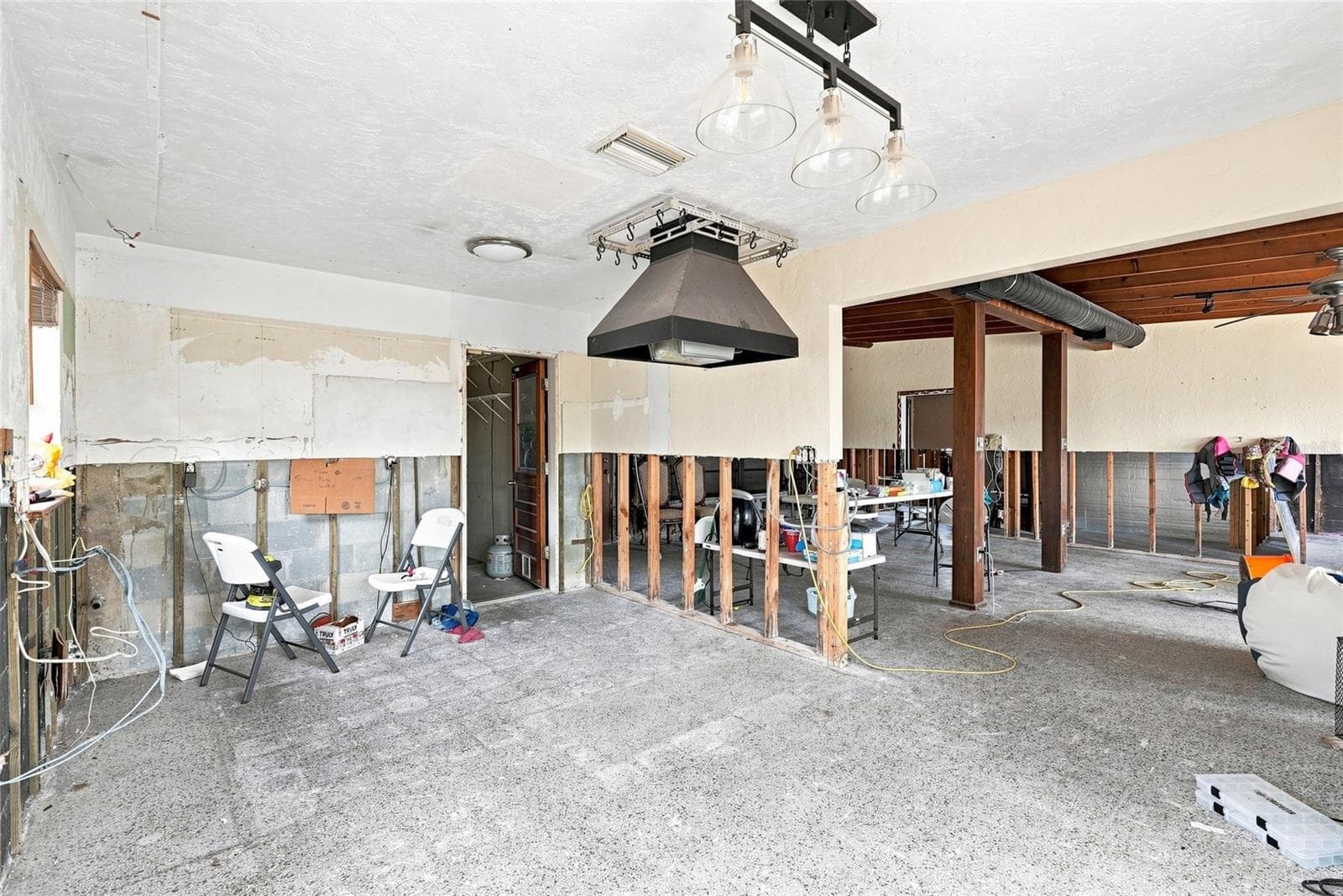 639 Normandy Road photo 02
