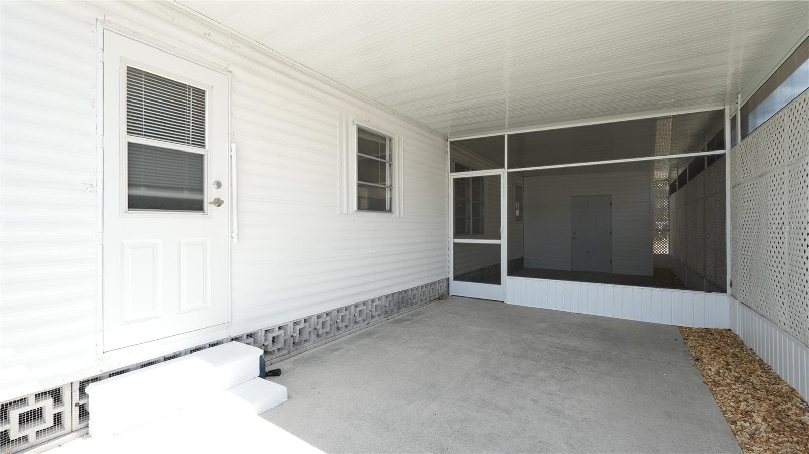 251 Southwinds Drive photo 05