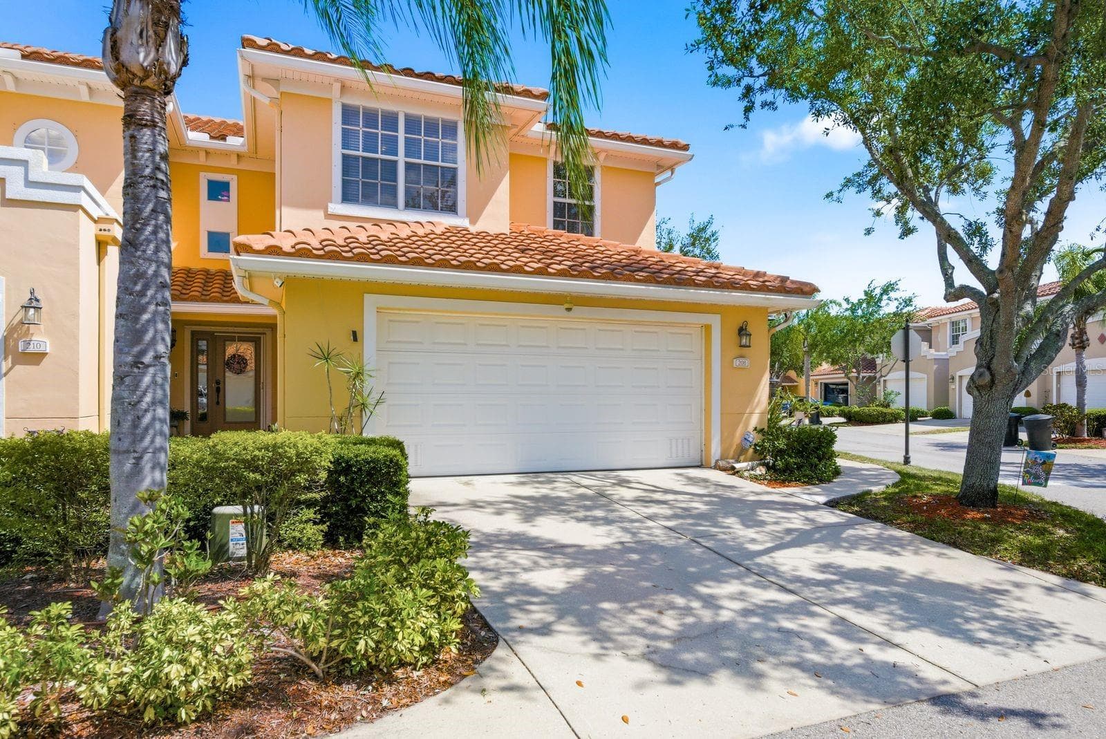 208 Valencia Circle photo 07