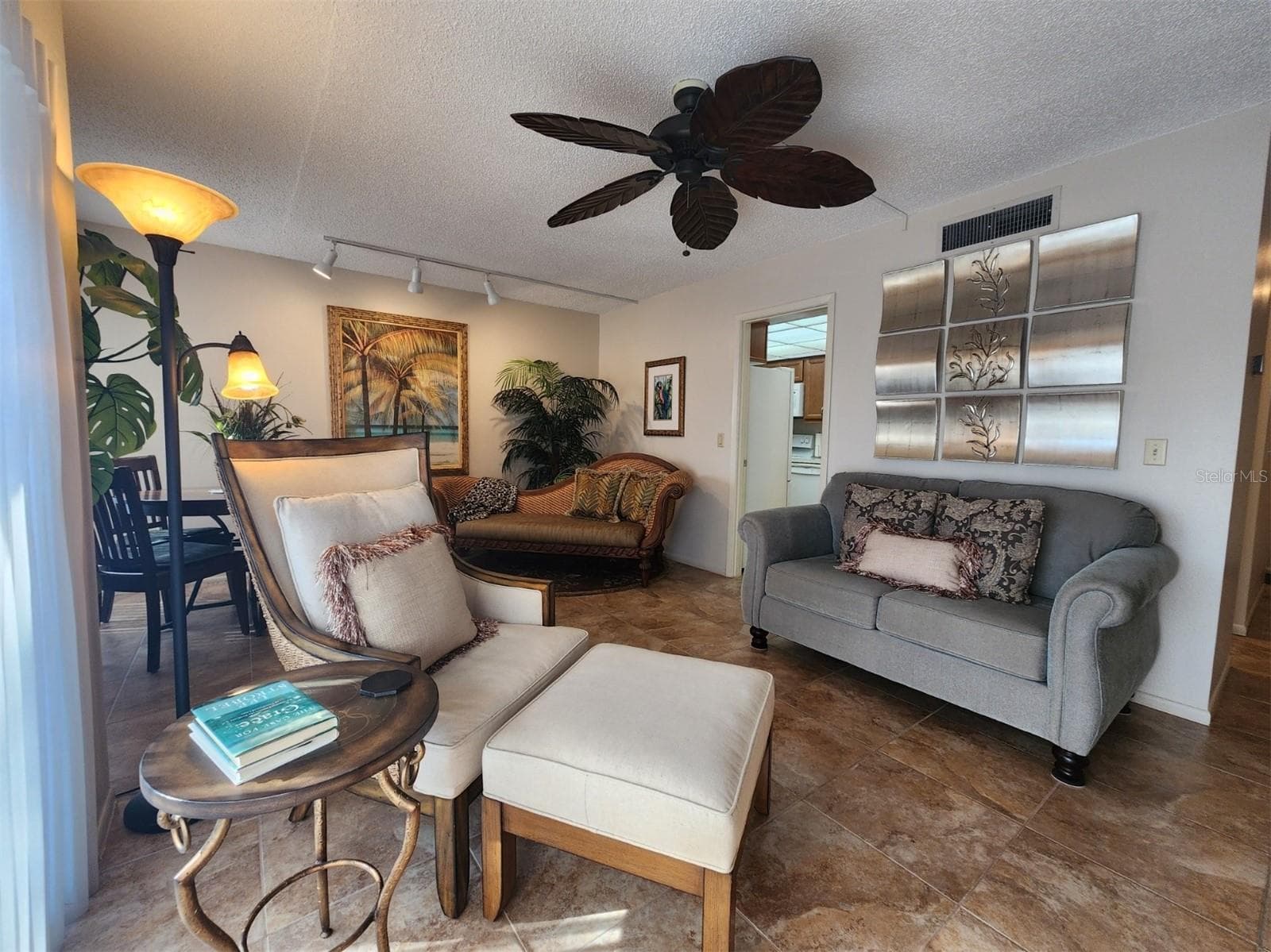 2132 Lakewood Club Drive S 8B photo 04