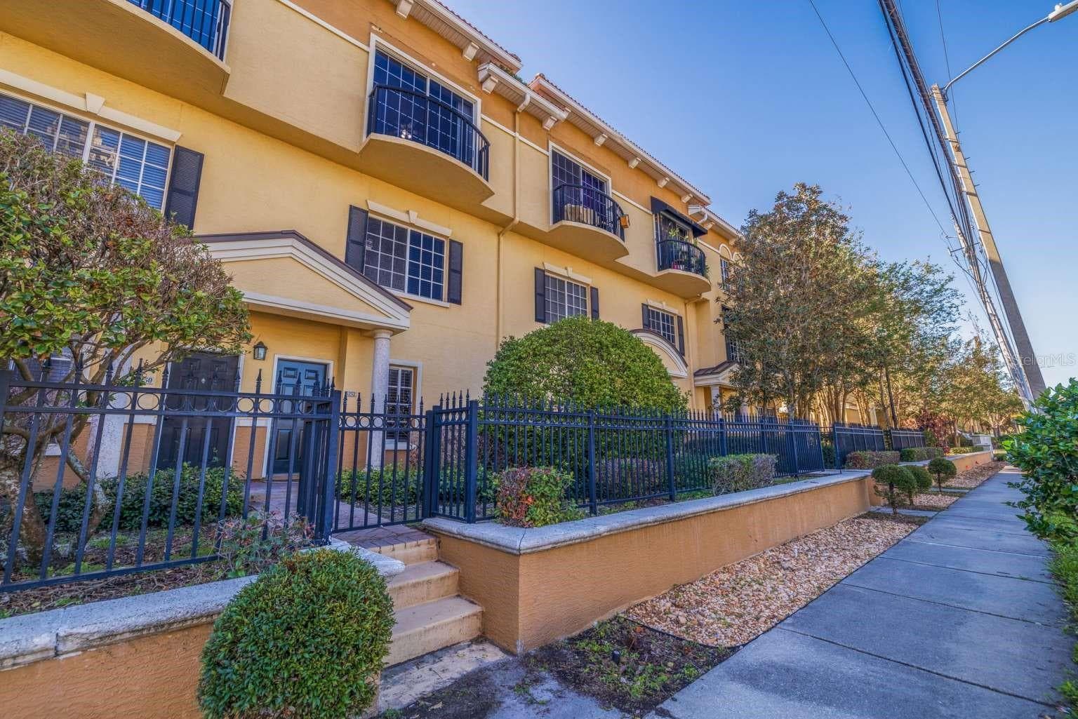 5252 W Kennedy Boulevard photo 02