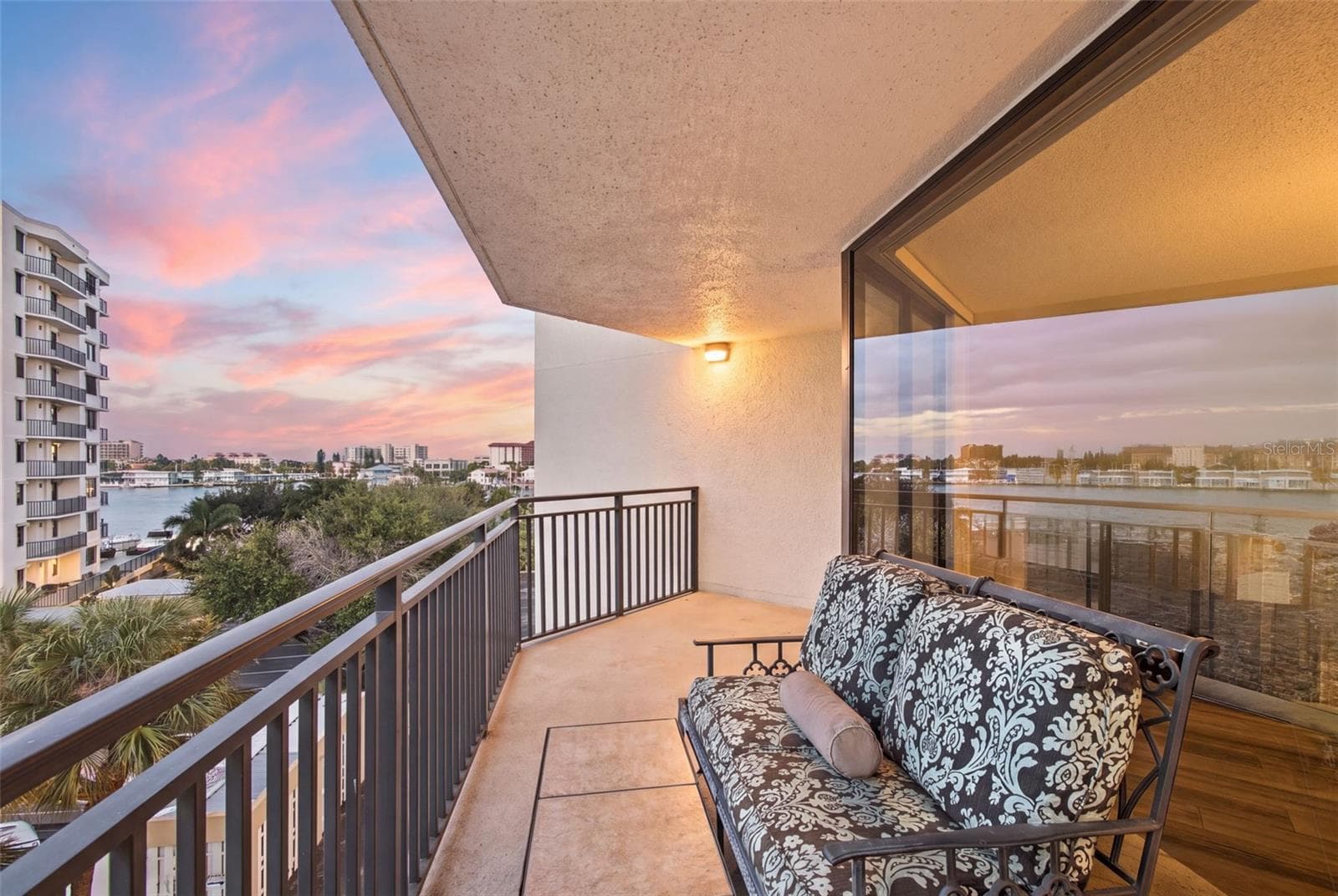 690 Island Way 511 photo 04