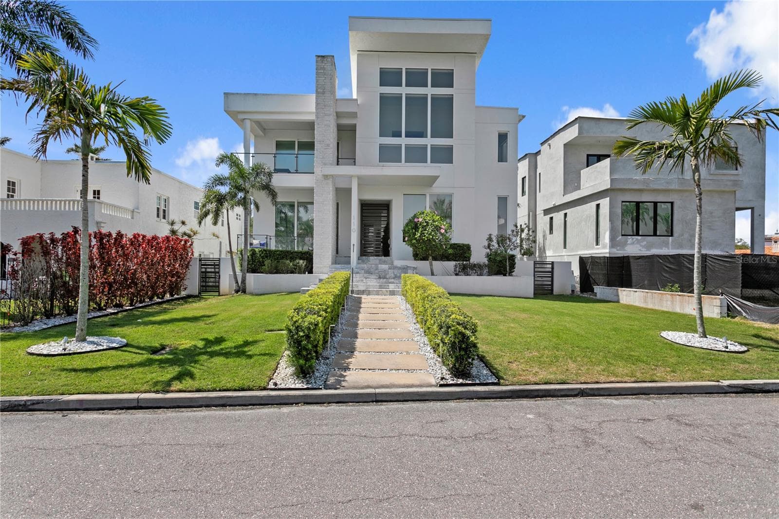 110 Palmera Boulevard NE photo 02