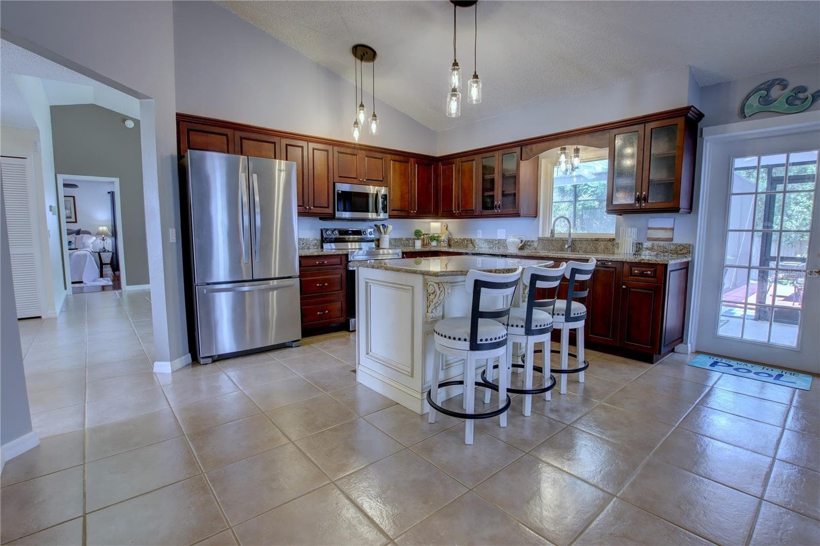 916 Mentmore Circle photo 05