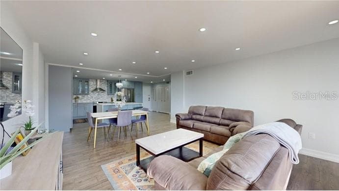 400 Island Way 210 photo 03