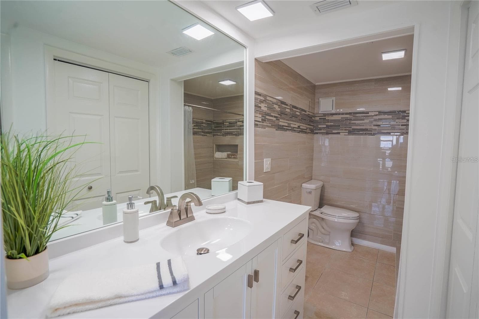 7100 Sunshine Skyway Lane S 201 photo 04