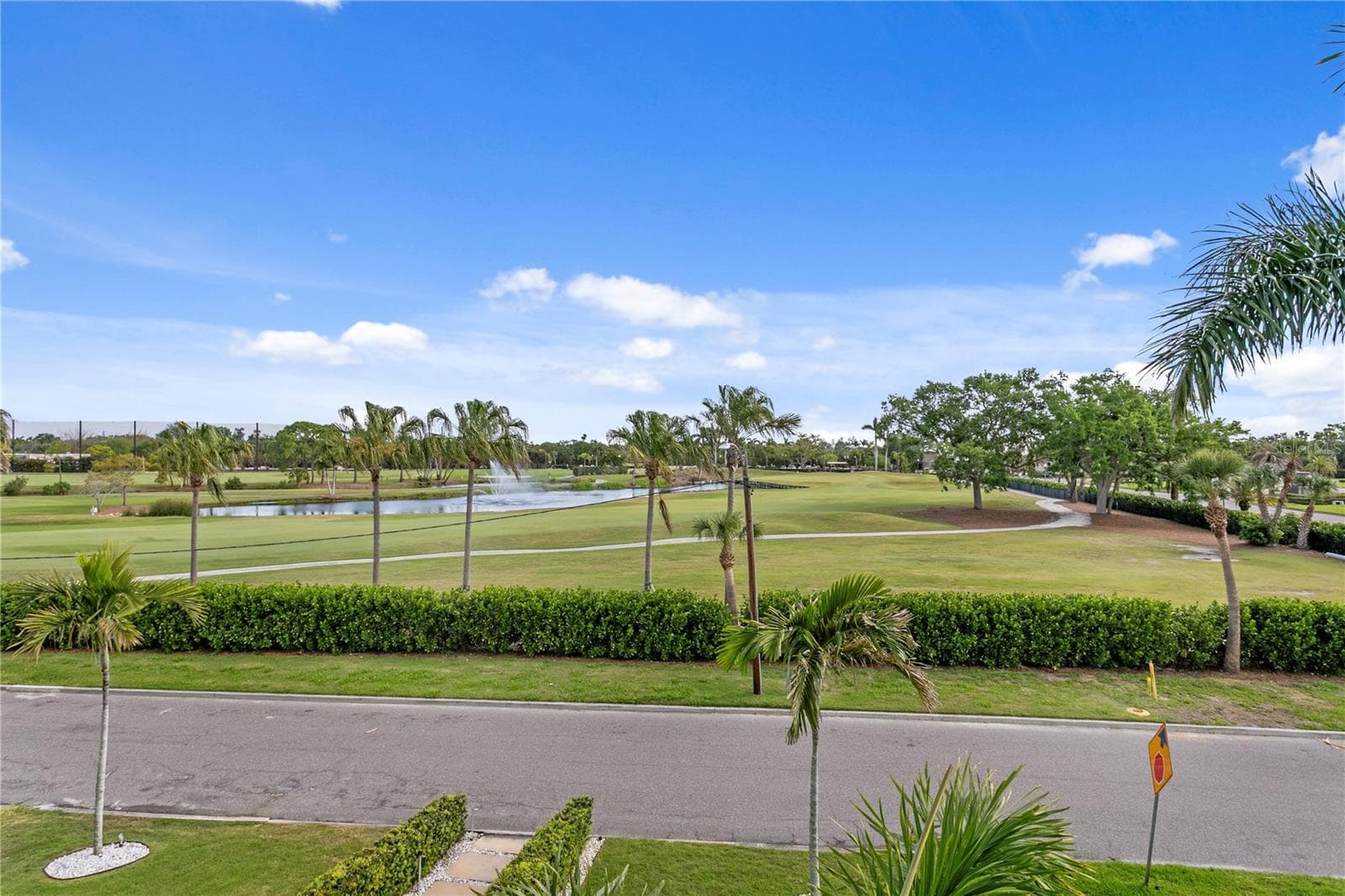 110 Palmera Boulevard NE photo 03