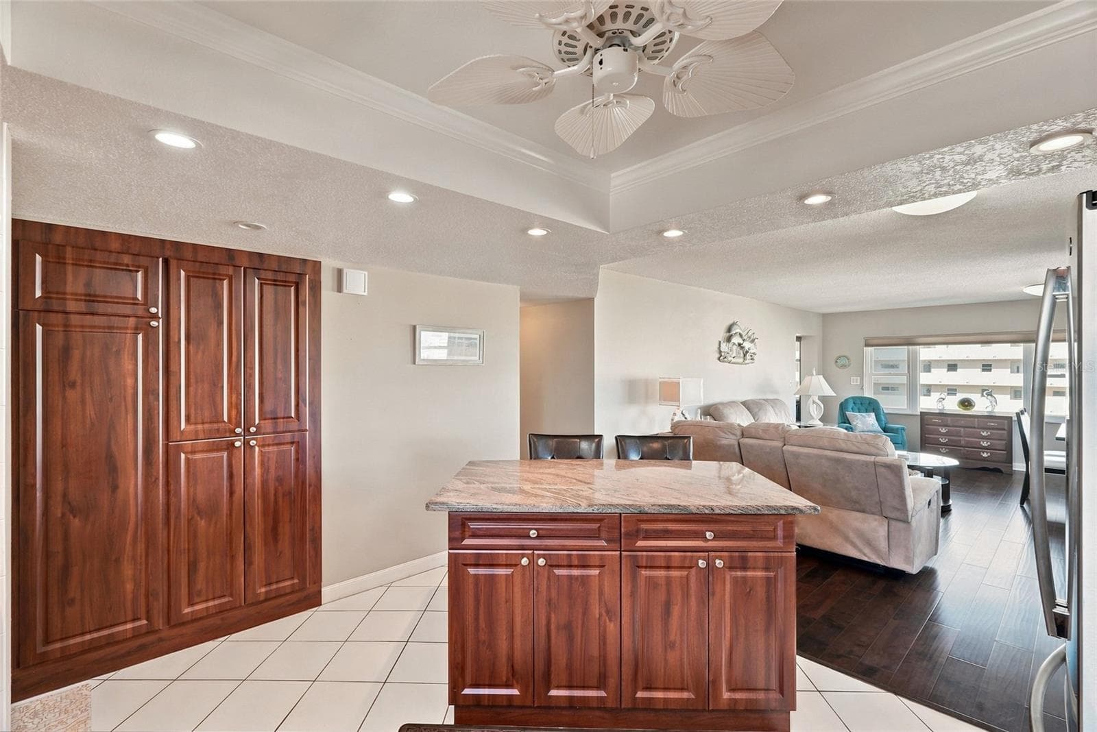 4550 Cove Circle 1009 photo 06