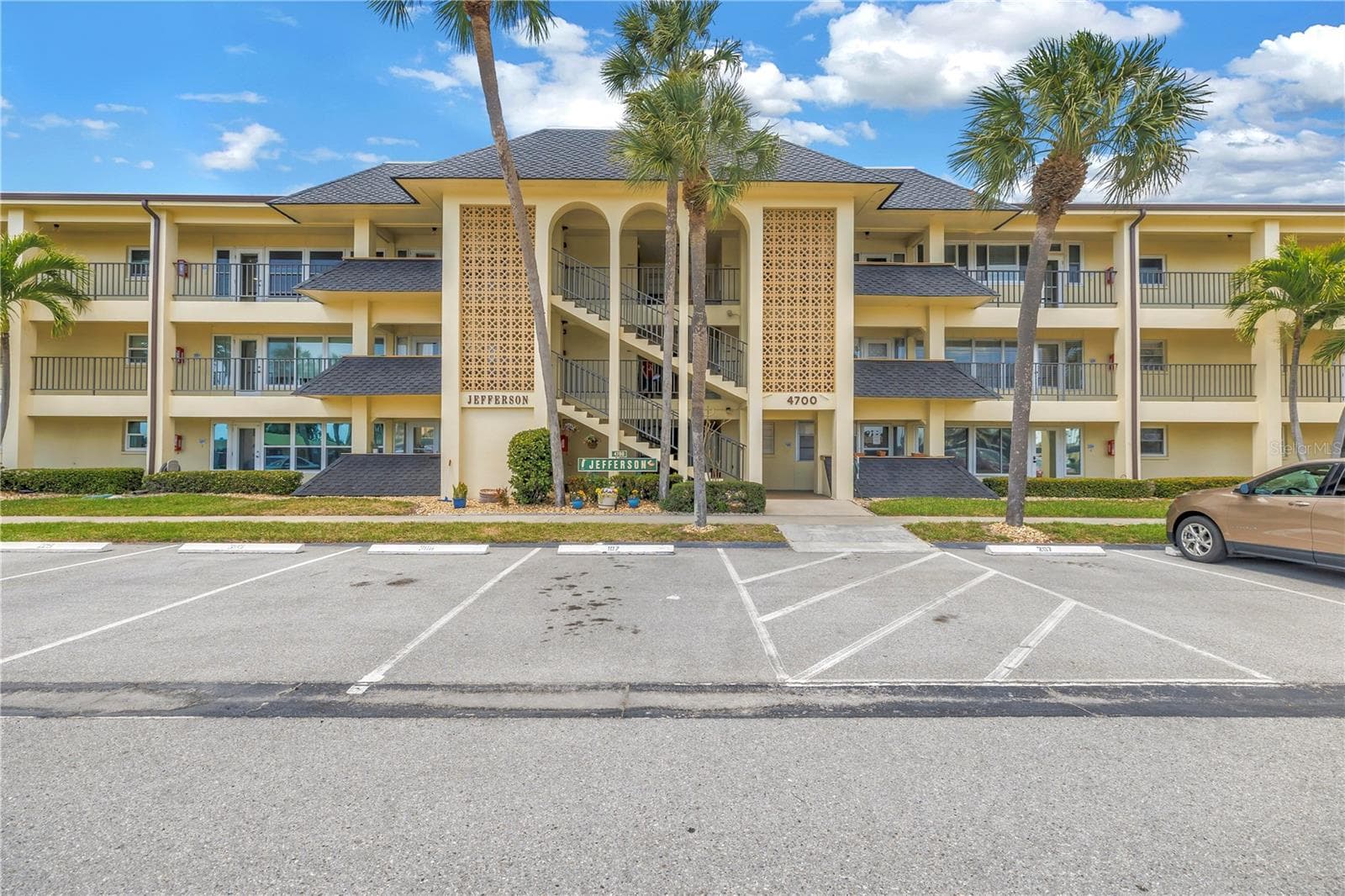 4700 Cove Circle 103