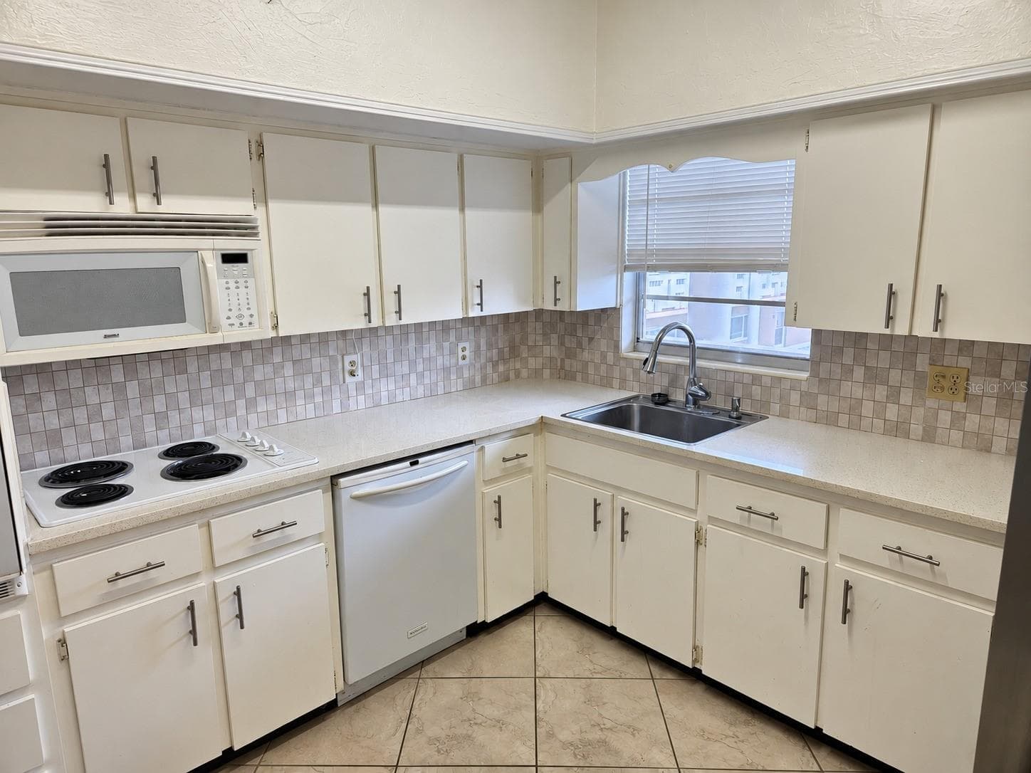 2436 Rhodesian Drive 48 photo 04