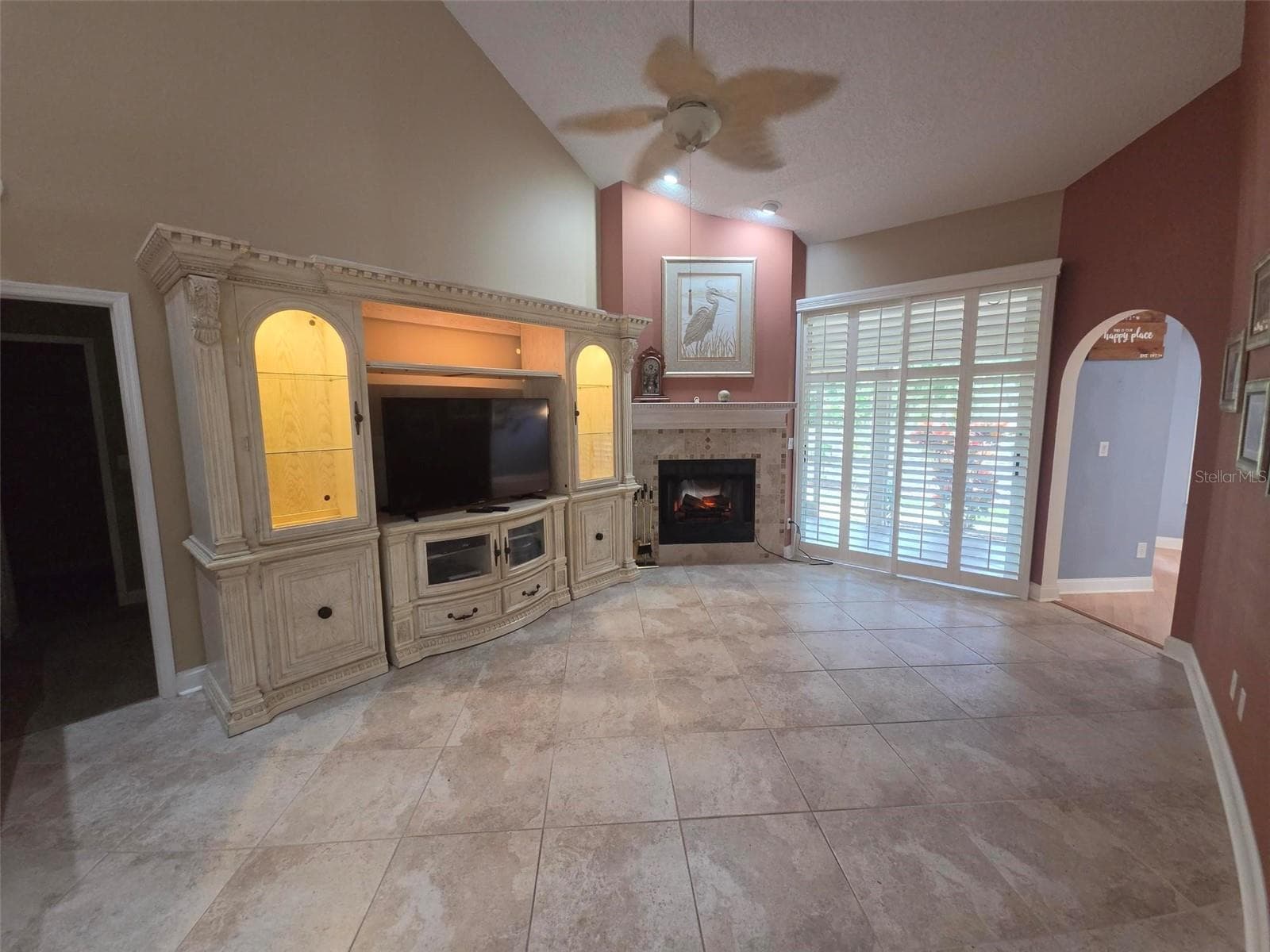 450 Date Palm Court NE photo 07