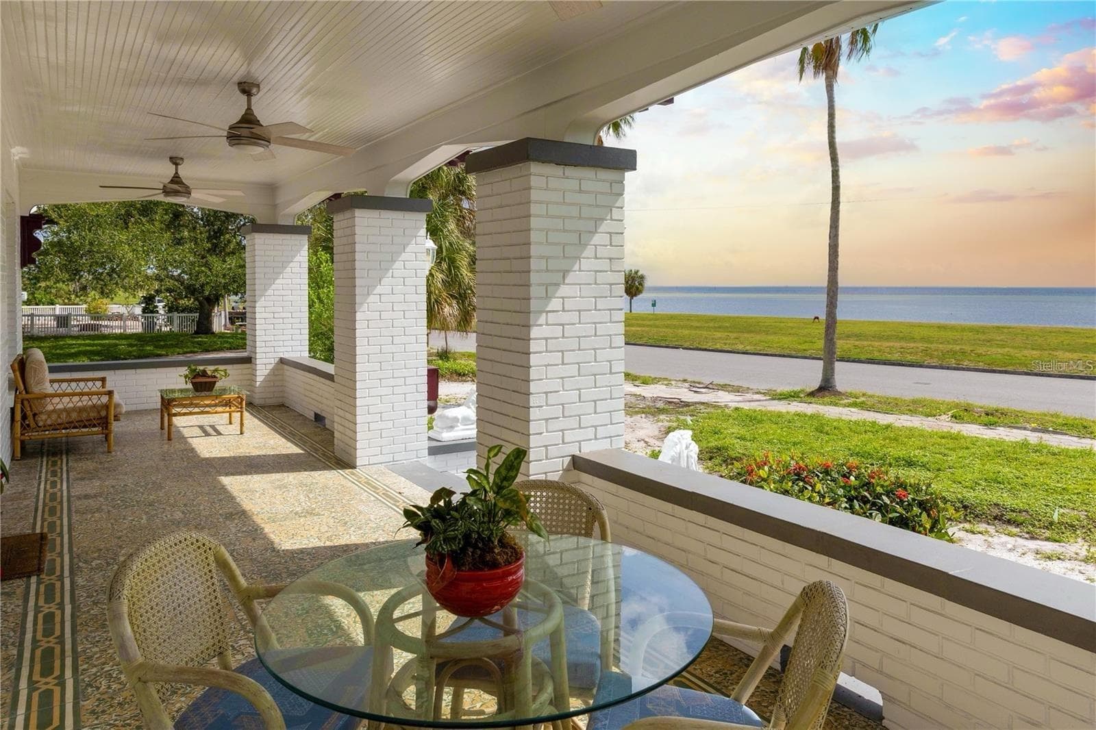 2041 Beach Dr Se photo 03