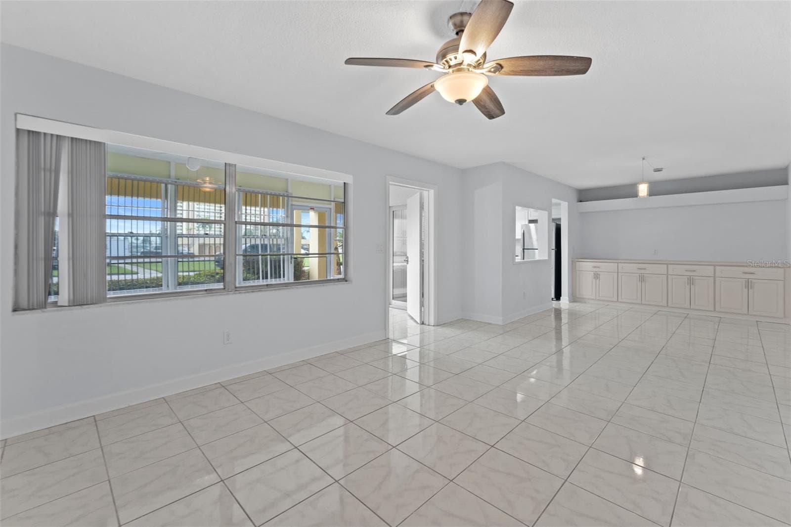 4700 Cove Circle 102 photo 07