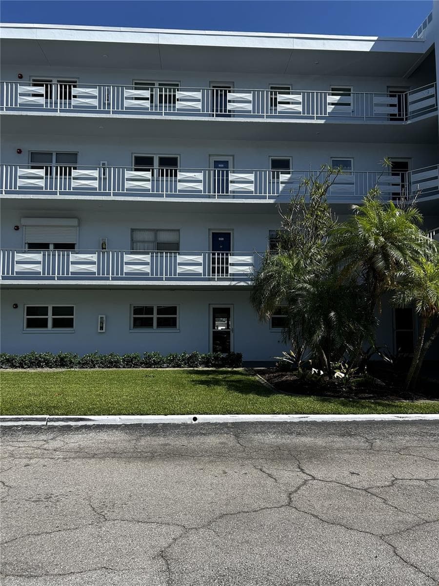 5555 Gulf Boulevard 310