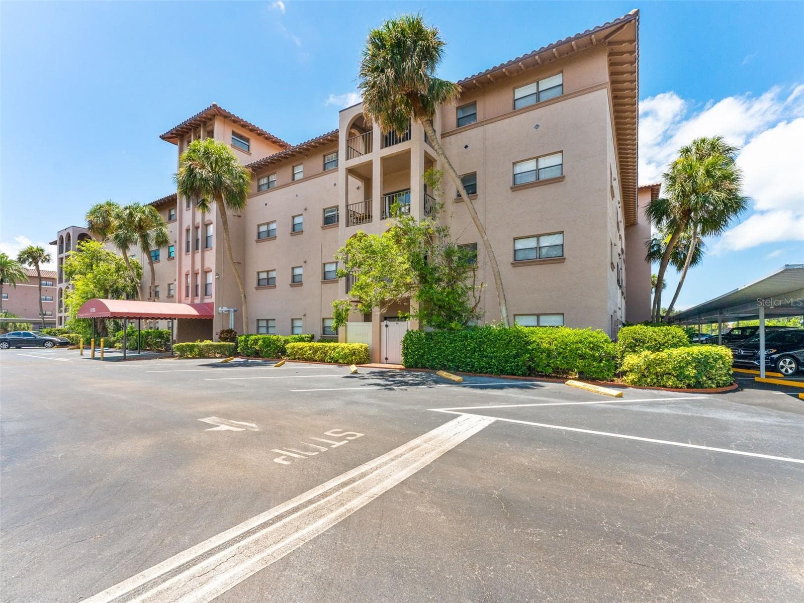 6150 Gulfport Blvd 404 photo 02