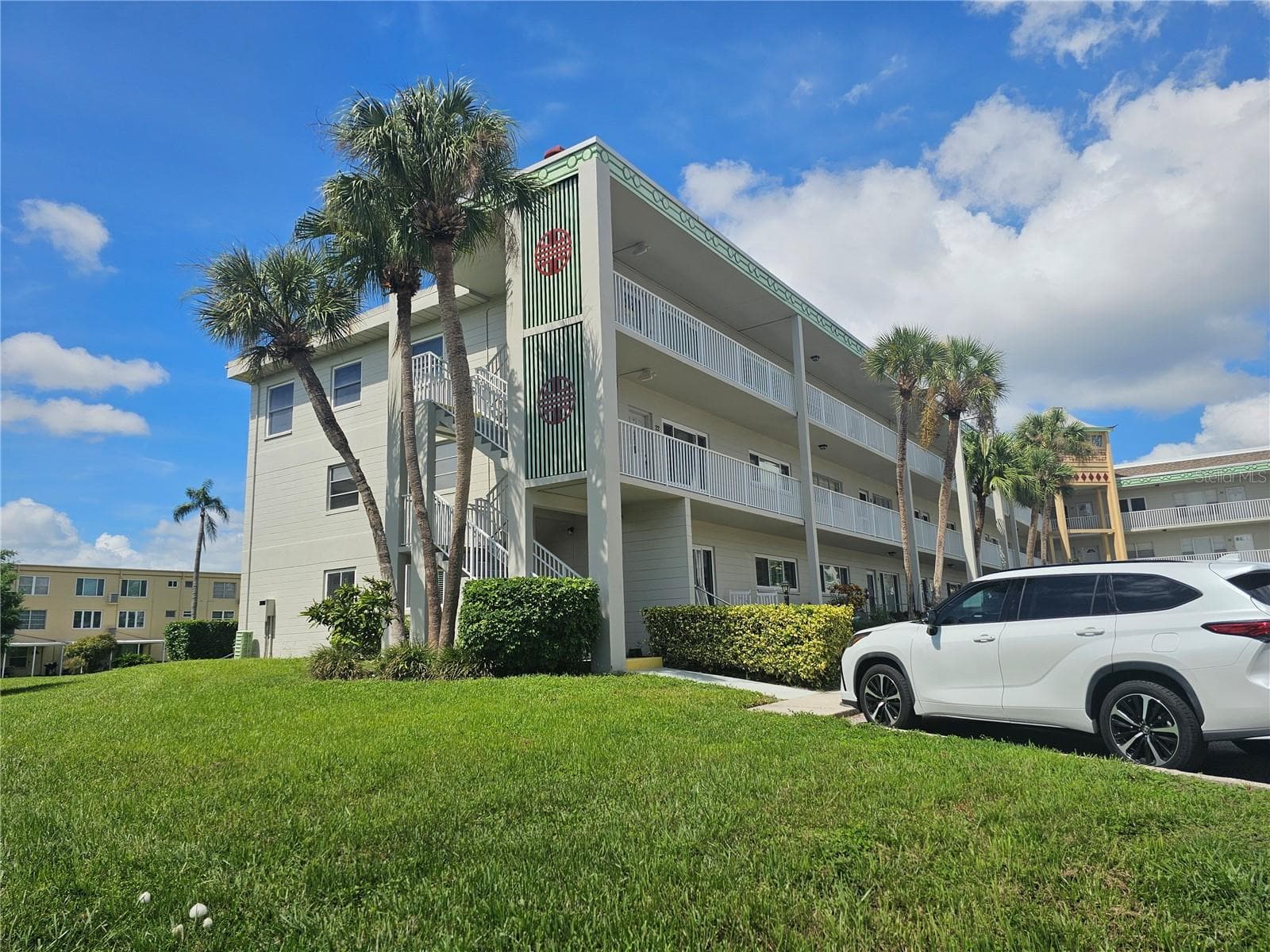 2070 World Parkway Boulevard 22