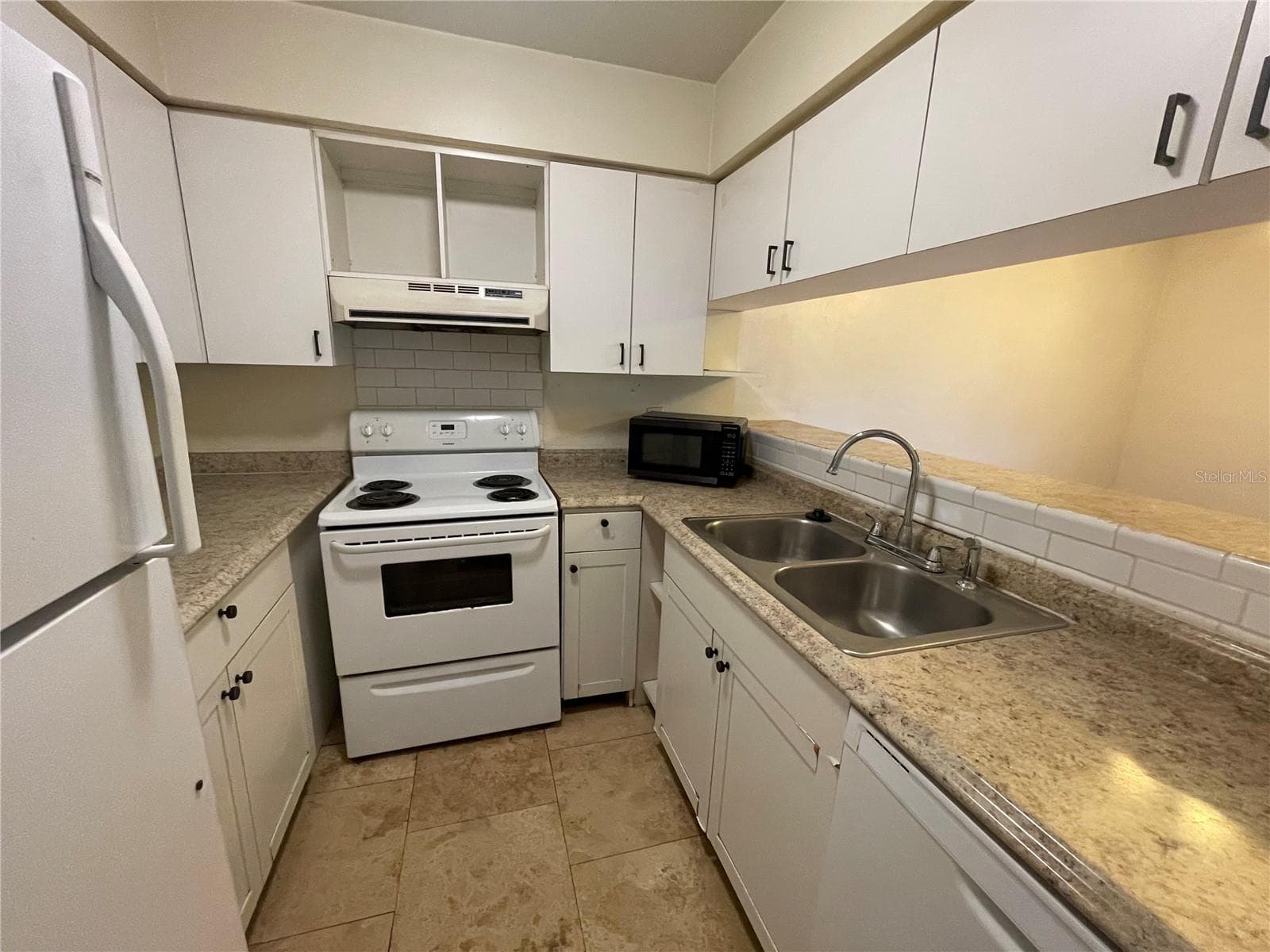2735 Sw 35 Place 1607 photo 04