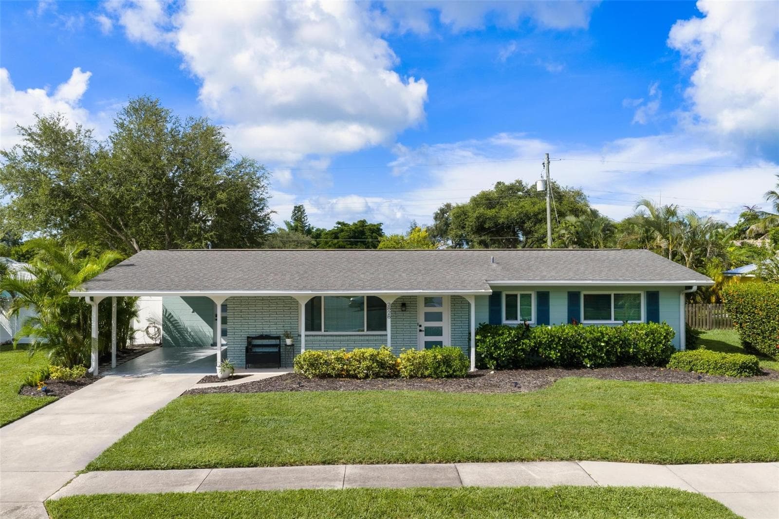 2828 Gulf Gate Drive photo 02