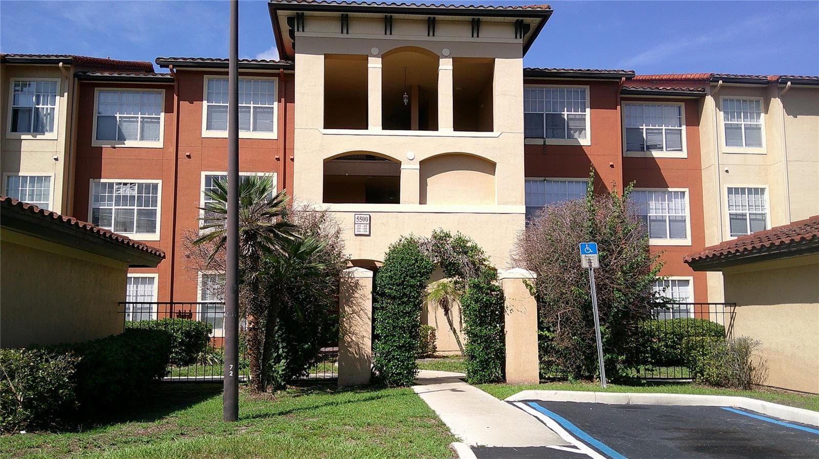 5548 Metrowest Boulevard 306