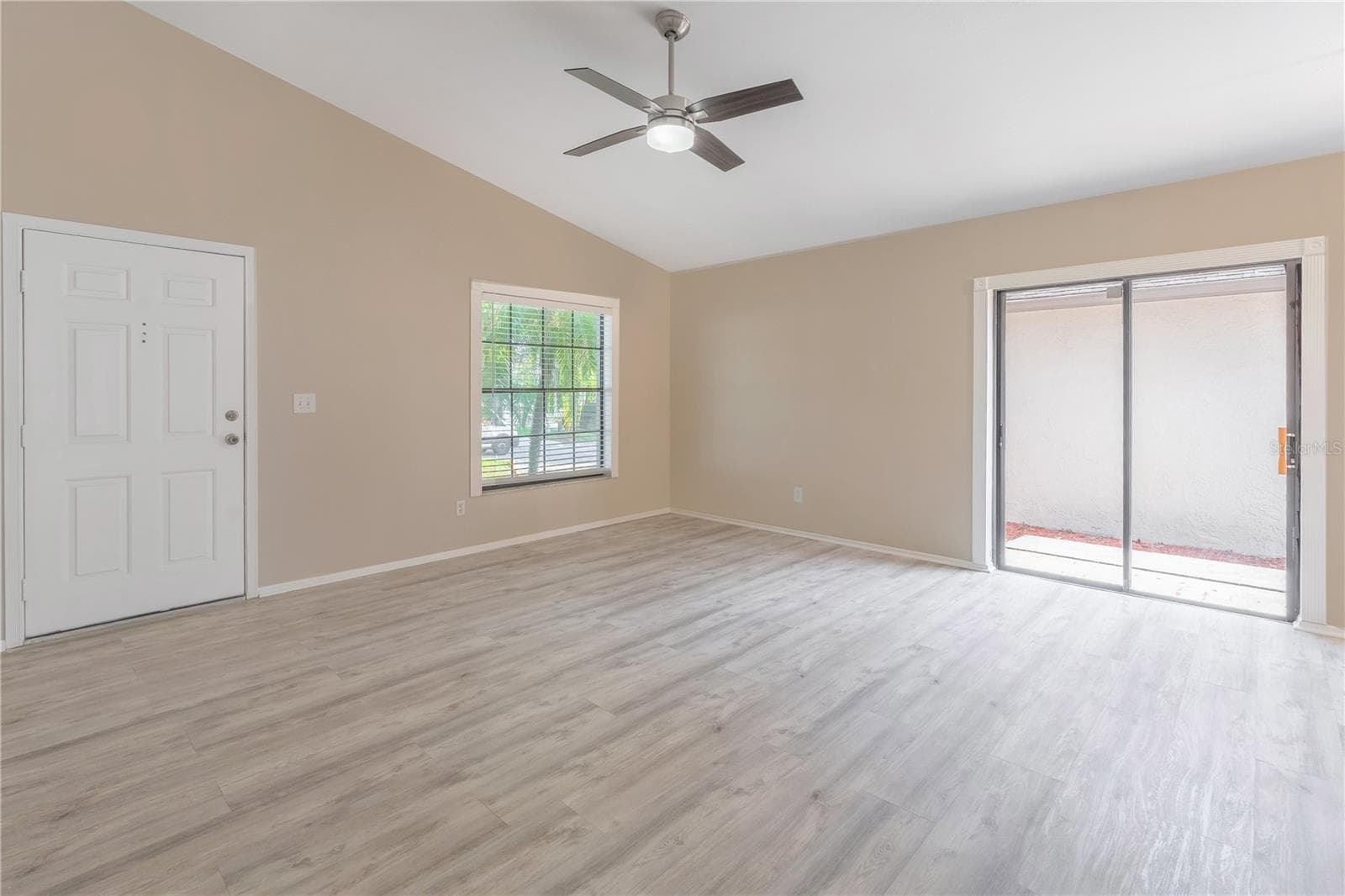 3826 Lake Shore Drive photo 05