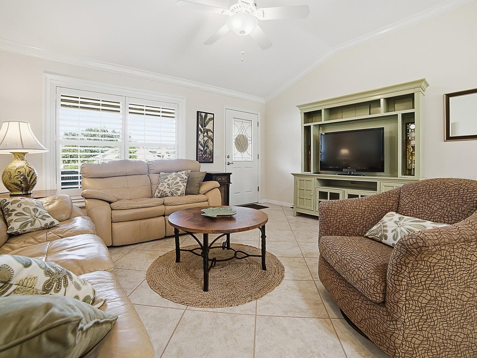 2733 Midland Terrace photo 03