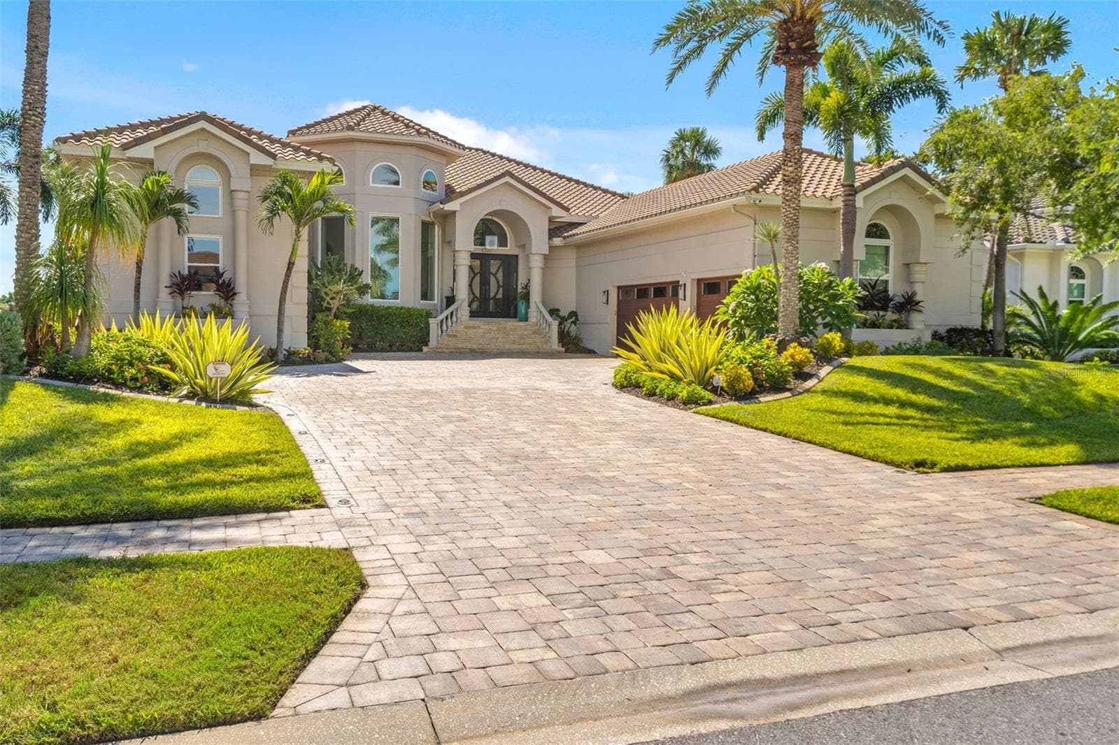 6320 Pasadena Point Boulevard photo 03