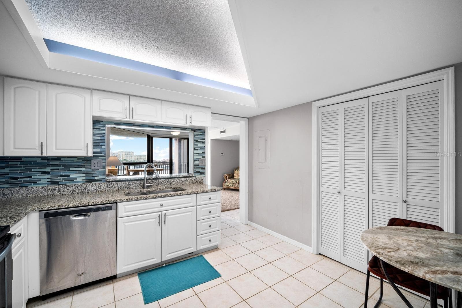 690 Island Way 912 photo 06