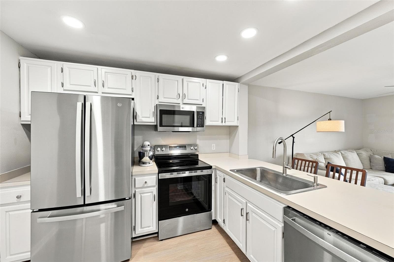 106 1st Street E 113 photo 03
