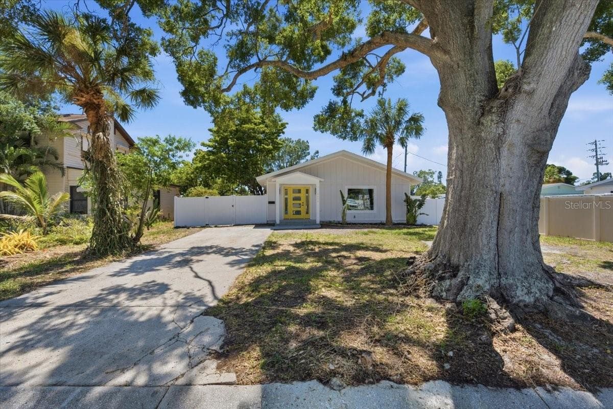 8452 6th Street N photo 04