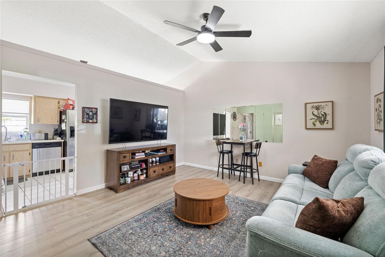 7805 Hyacinth Drive photo 04