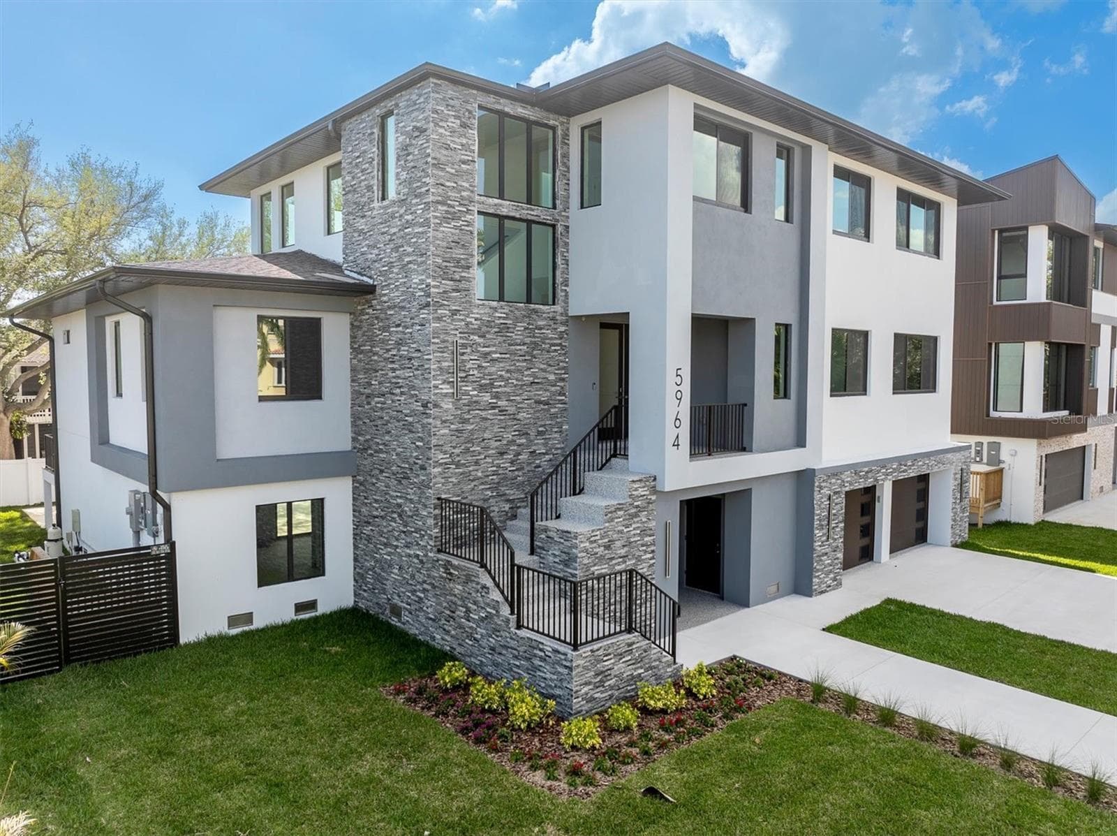 5964 Bayview Circle S photo 02